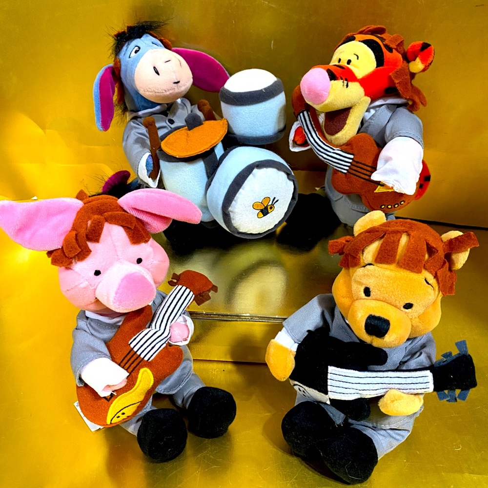 DISNEY STORE EXCLUSIVE NWT VTG WINNIE THE POOH 1984 ROCK BAND BEAN BAG PLUSH (4)